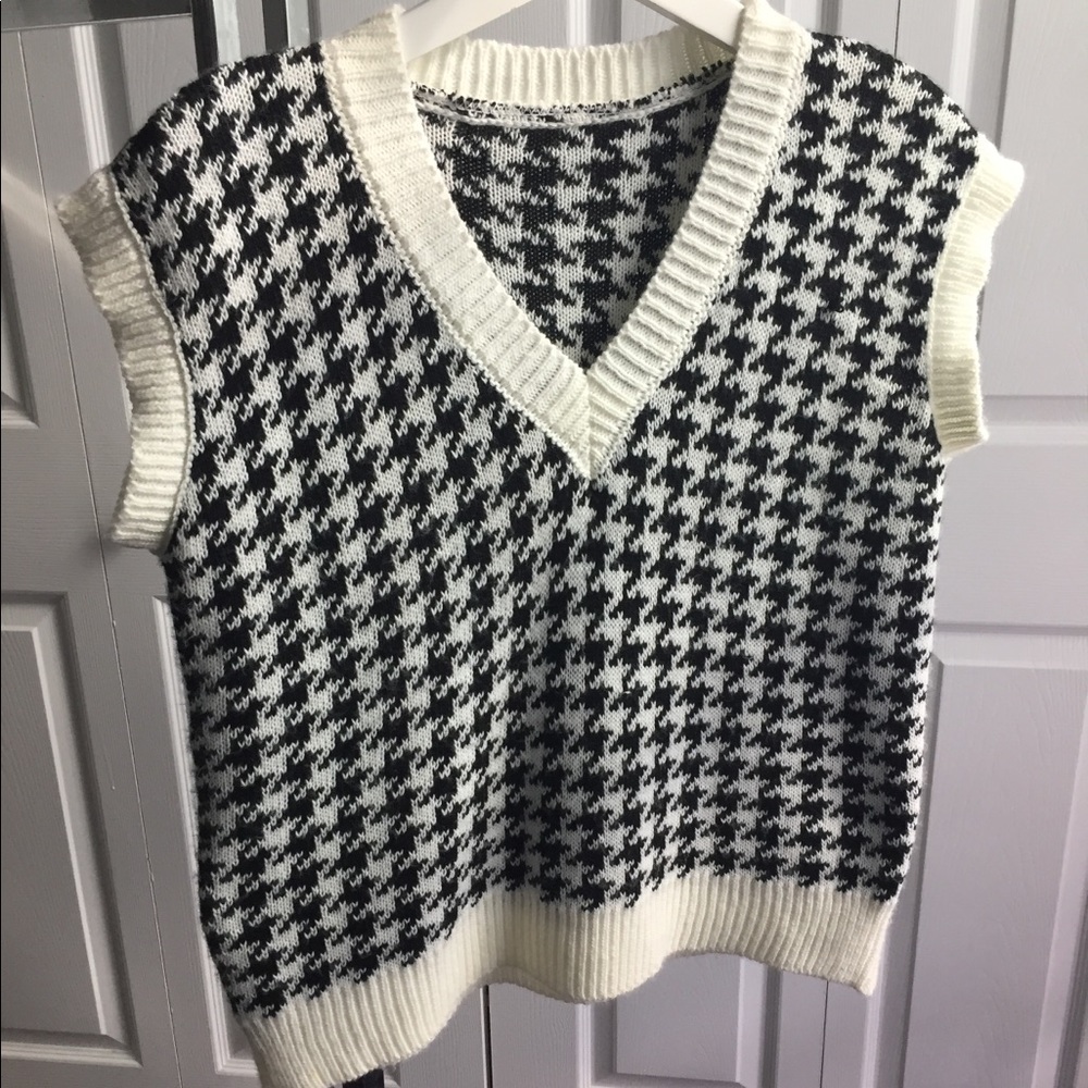Checkered Knit Vest - Picture 4 of 5